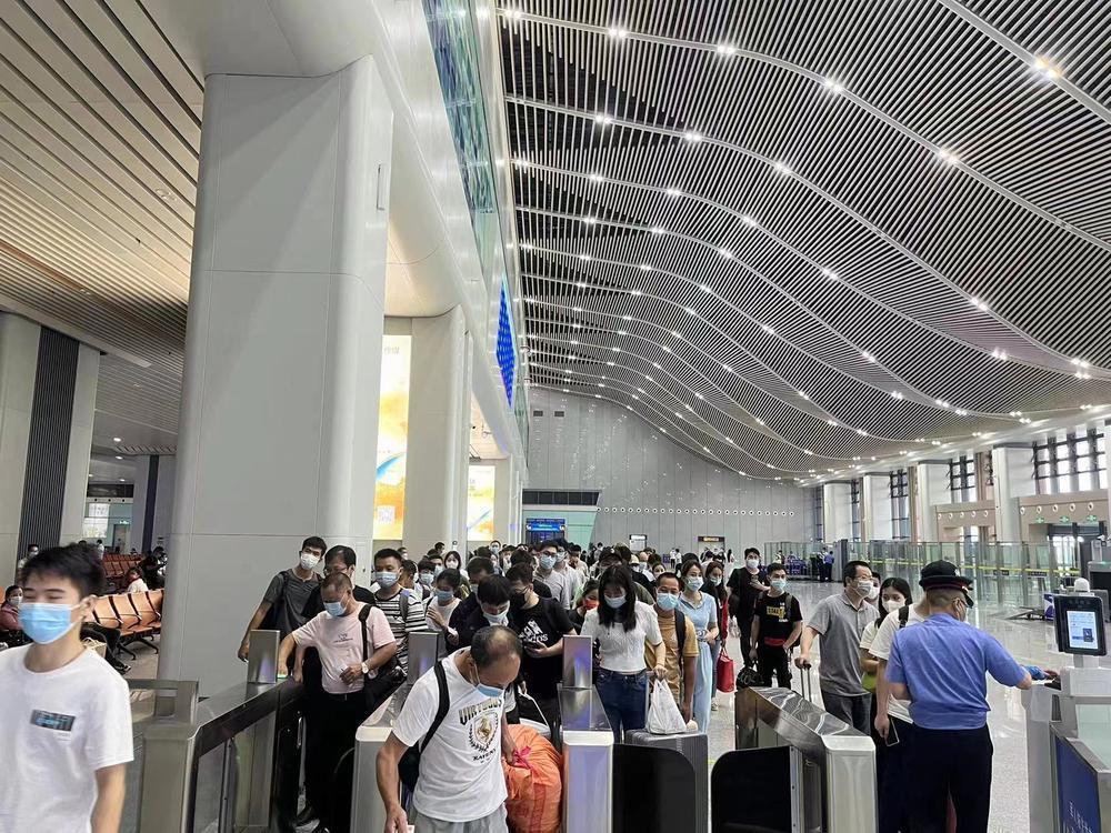 广州南深圳北站包车接送